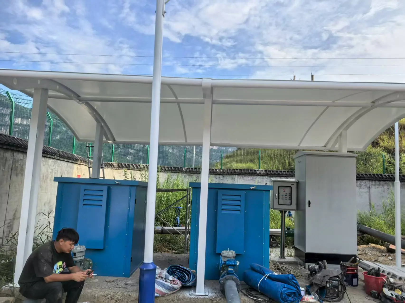 贵州安顺膜结构棚怎么选？多雨高湿山区，避开低价铁皮棚与劣质膜材坑